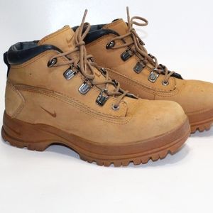 Youth Nike ACG Leather Boots Size 8